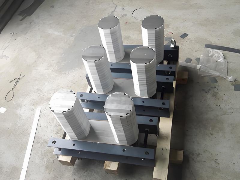 Electric furnace reactor iron core